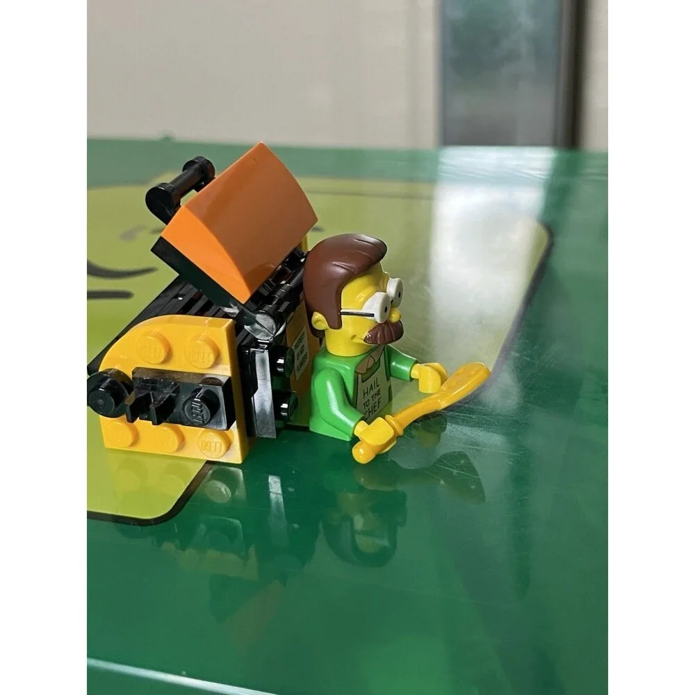 lego 71006 the simpsons house Ned Flanders W/BBQ Missing Legs